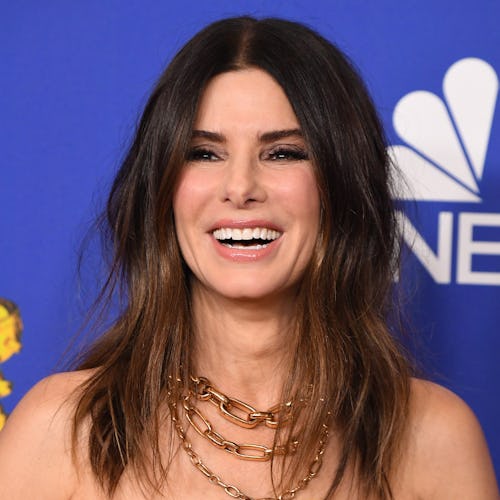 BEVERLY HILLS, CALIFORNIA - JANUARY 05:  Sandra Bullock poses in the press room at the 77th Annual G...