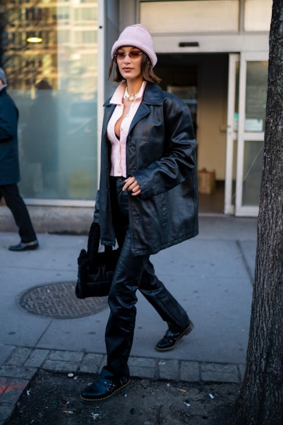 Bella Hadid è stata vista in NoHo il 14 febbraio 2020 a New York City