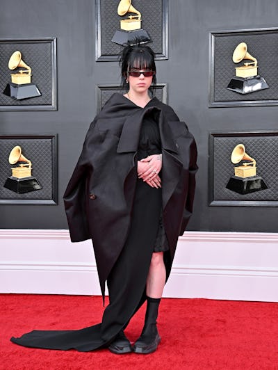 Billie Eilish in '90s goth fashion at the 64th Annual GRAMMY Awards on April 03, 2022.