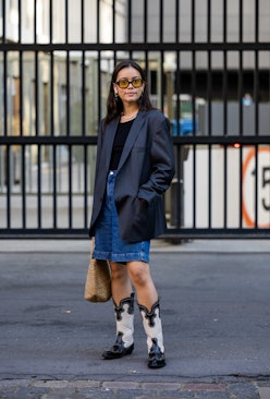 How To Wear Cowboy Boots In The Fall — And Not Look Like You're Ready For A  Rodeo
