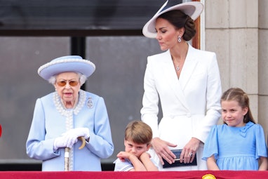 LONDON, ENGLAND - JUNE 02:  (L-R) Queen Elizabeth II speaks to Prince Louis of Cambridge as Catherin...
