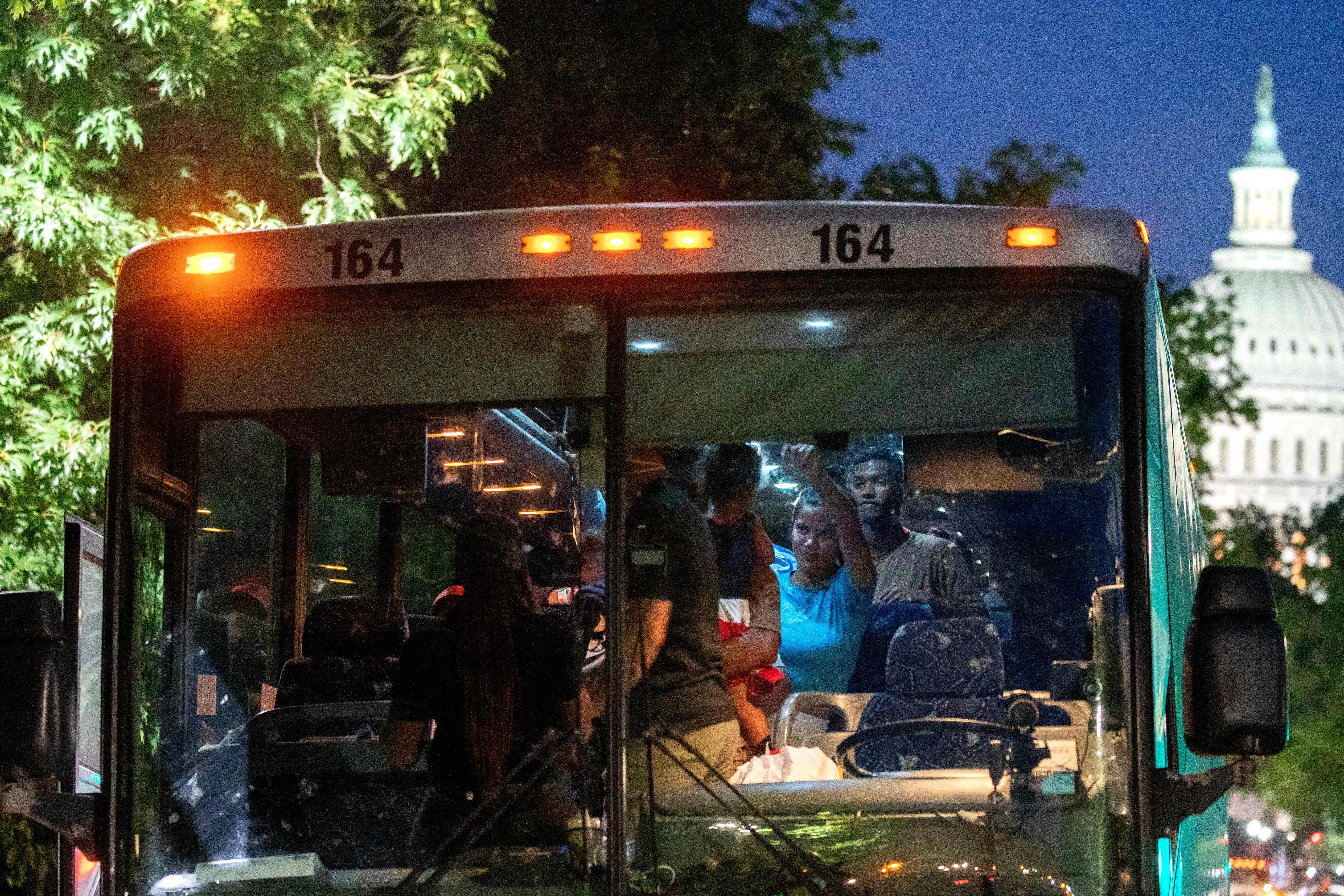 GOP governors are sending busloads of migrants to D.C. to fend for ...