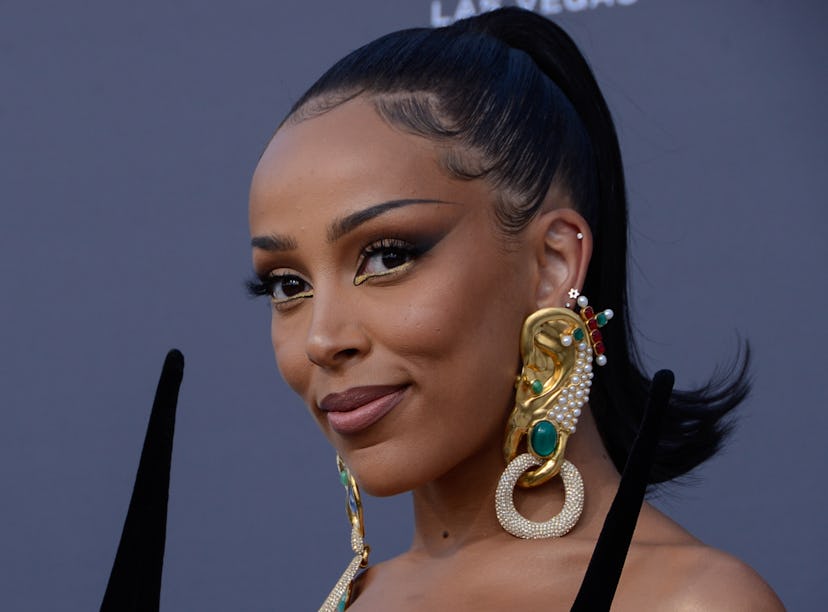 Doja Cat reacts to concerns on her mental health after shaving her head, saying she's fine — and ric...