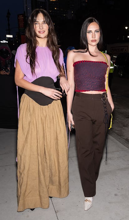 NEW YORK, NEW YORK - FEBRUARY 14: Devon Lee Carlson and Sydney Carlson are seen arriving to Tory Bur...