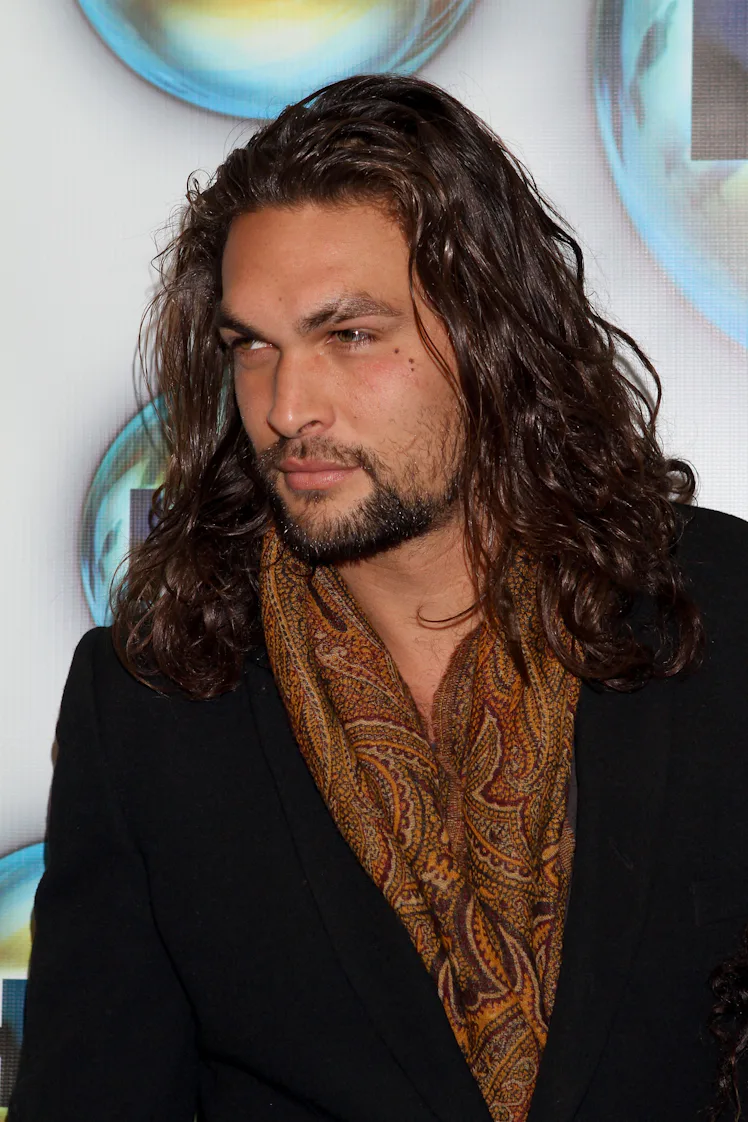 Jason Momoa's Hair Evolution Includes Short Hair, A Shaved Head, & Locs