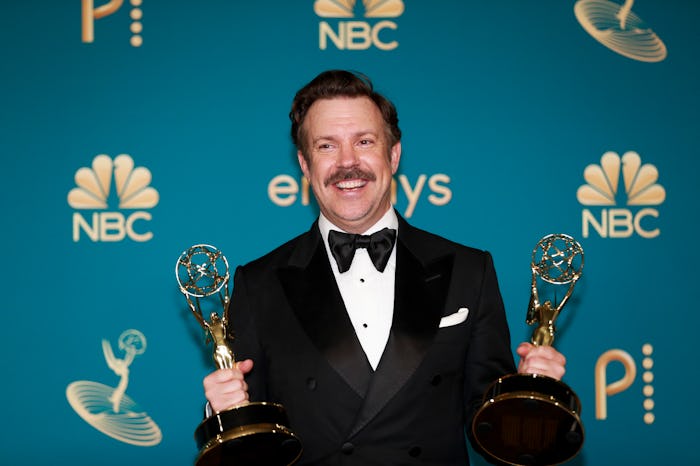 Jason Sudeikis' kids give him notes.