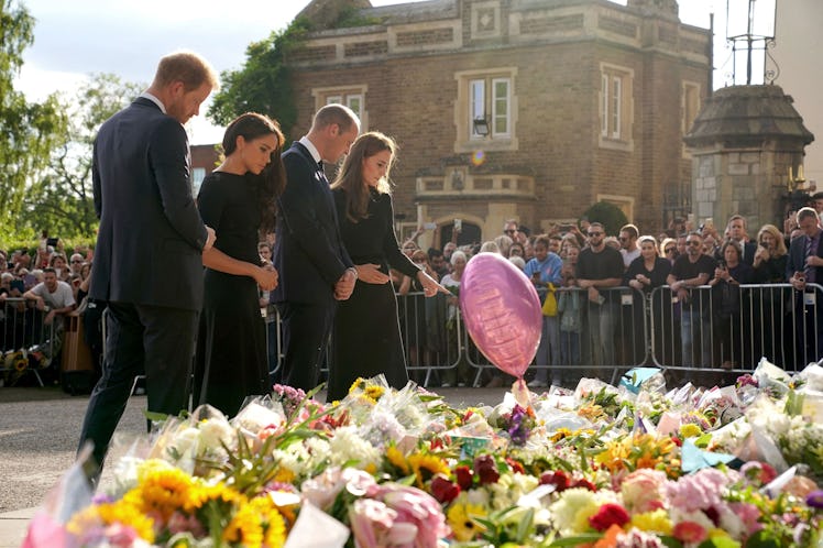  Prince Harry, Meghan Markle, Prince William, and Kate Middleton looked at floral tributes laid by m...