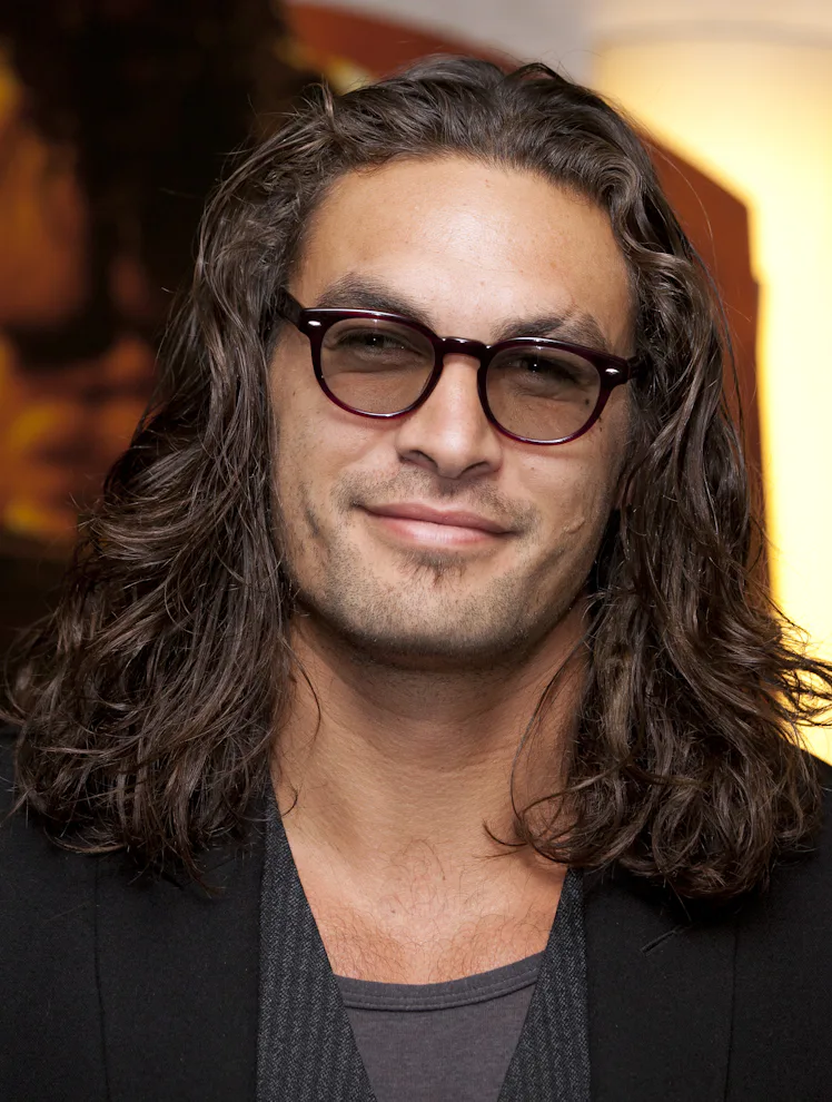 Jason Momoa's Hair Evolution Includes Short Hair, A Shaved Head, & Locs