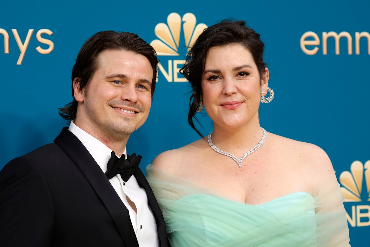 LOS ANGELES, CALIFORNIA - SEPTEMBER 12: (L-R) Jason Ritter and Melanie Lynskey attend the 74th Prime...