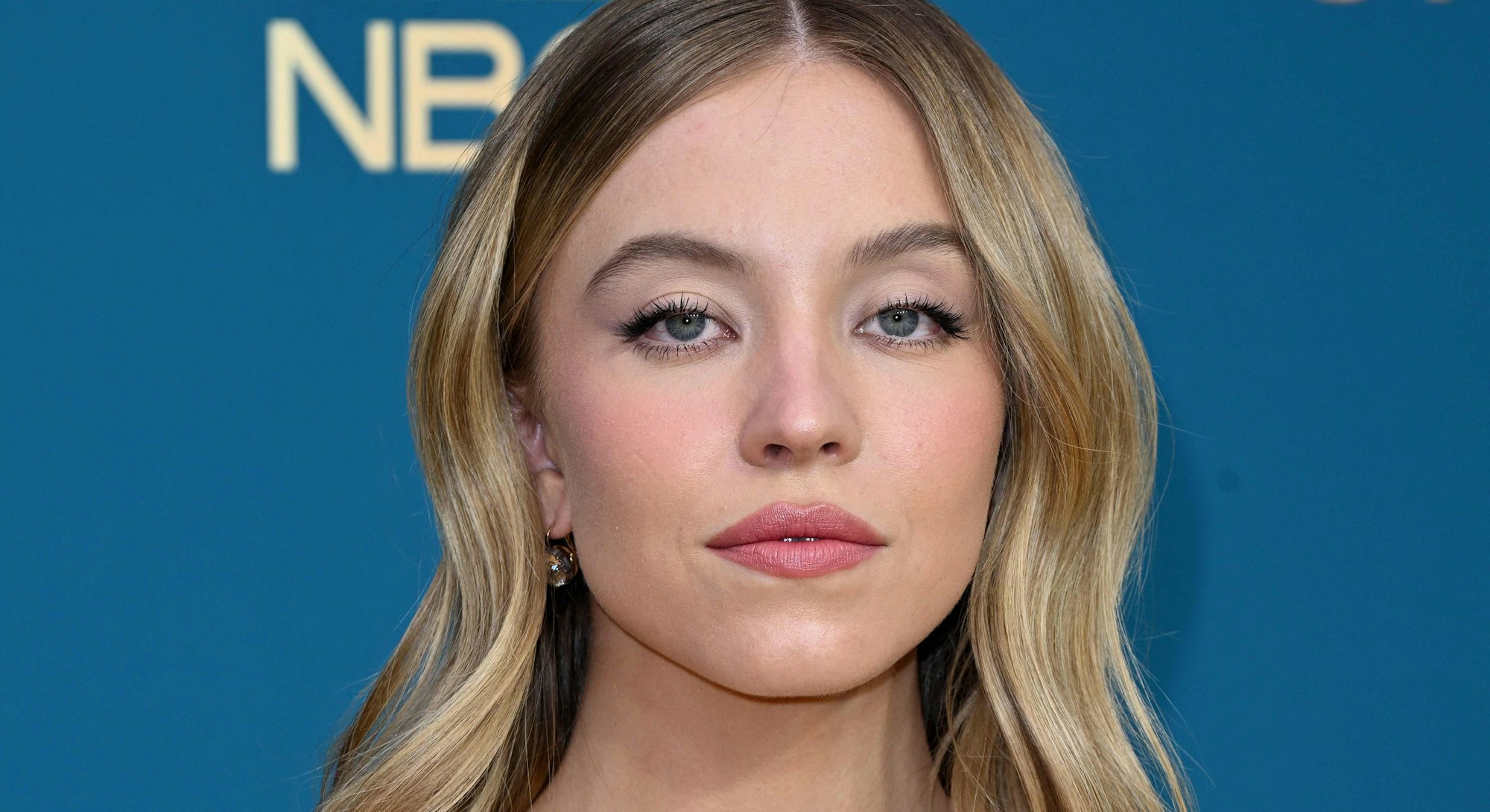 Sydney Sweeney's cat eye and more of the best 2022 Emmys makeup moments.