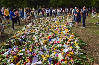 LONDON, UNITED KINGDOM - 2022/09/12: Floral tributes for the Queen in Green Park. Many of the flower...