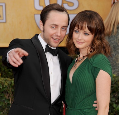 LOS ANGELES, CA - JANUARY 27:  Actors Vincent Kartheiser and Alexis Bledel arrive at the 19th Annual...