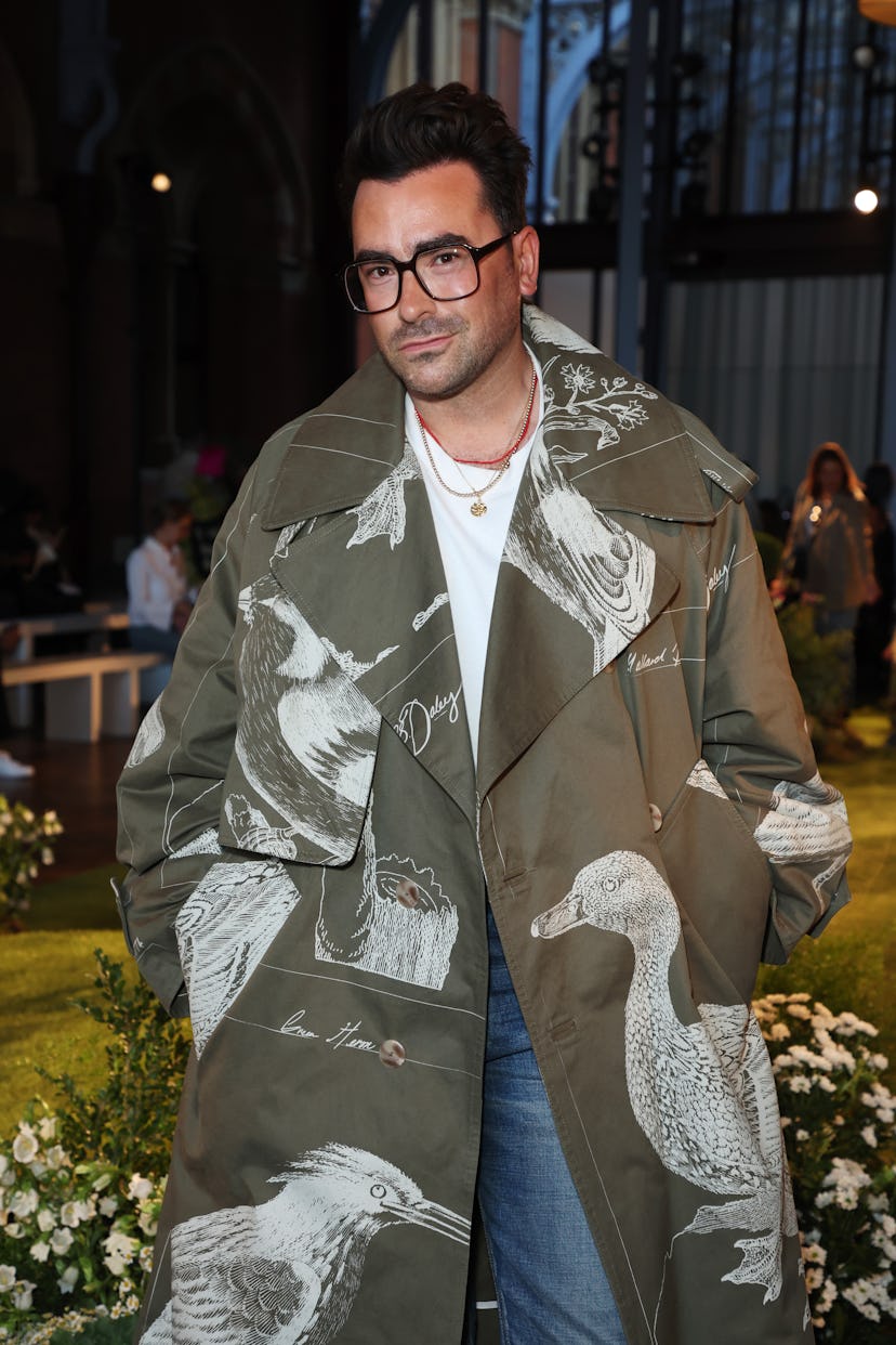  Dan Levy attends the S.S. Daley show during London Fashion Week.