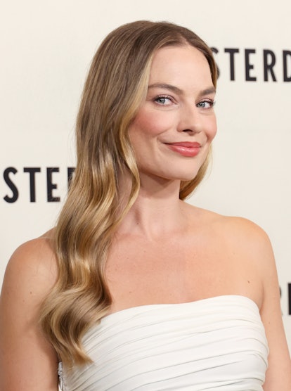 Margot Robbie Looks Like a Blushing Bride in White Lace at the 'Amsterdam'  Premiere