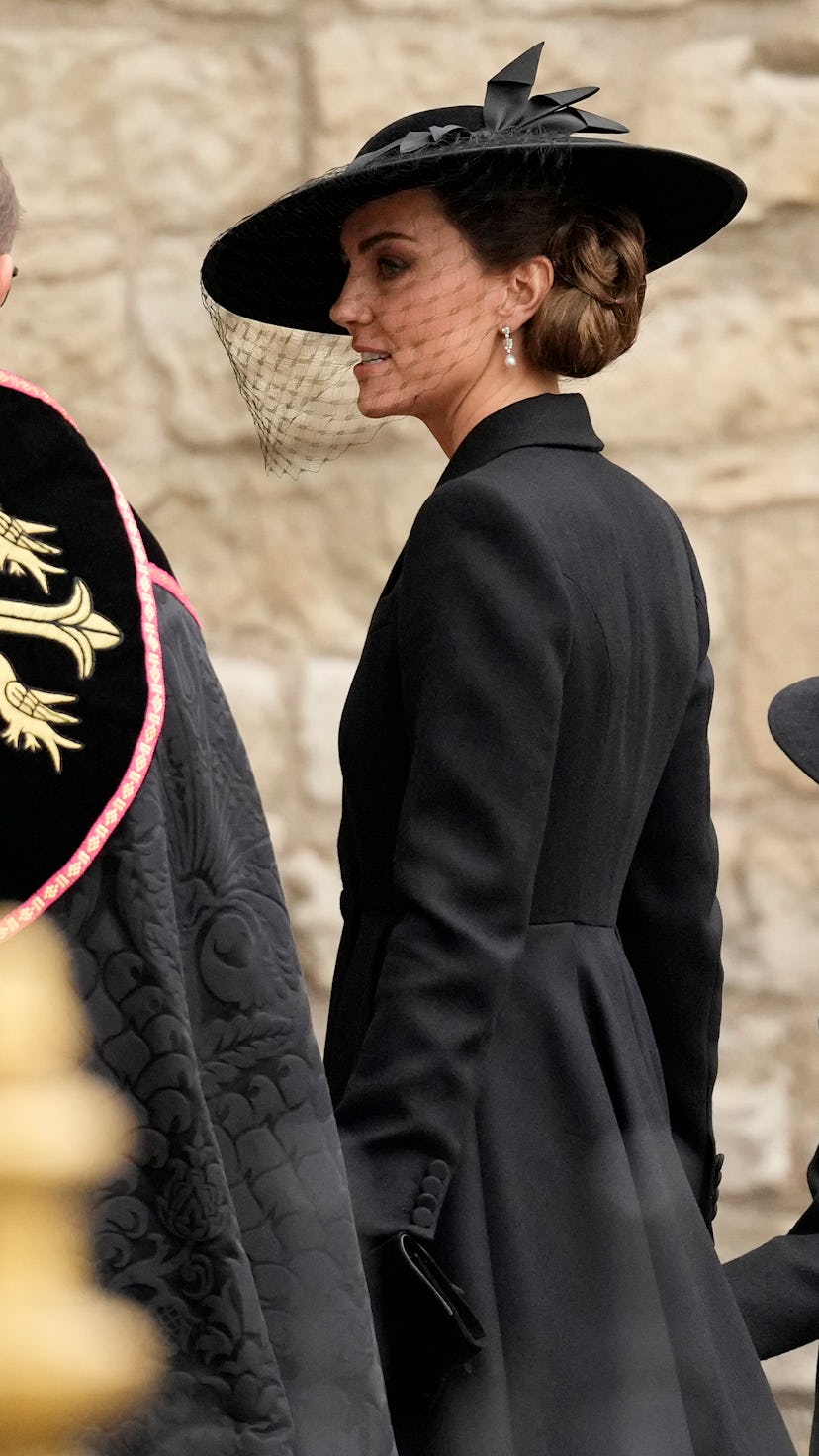 See Kate Middleton's jewelry borrowed from Queen Elizabeth as Kate Middletown arrives at Westminster...