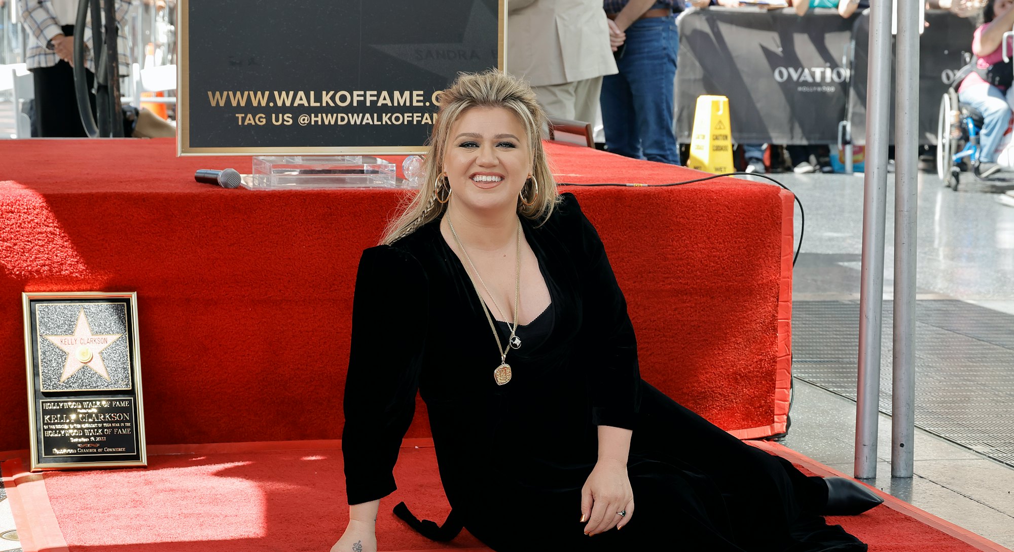 LOS ANGELES, CALIFORNIA - SEPTEMBER 19: Kelly Clarkson attends her star ceremony on The Hollywood Wa...