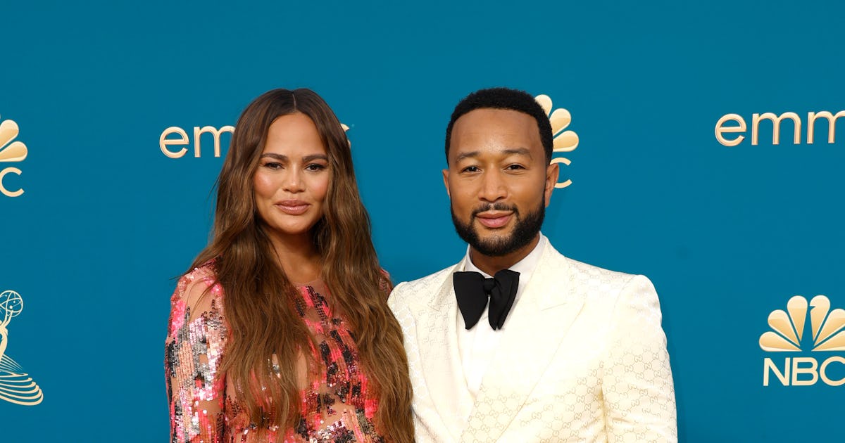 Chrissy Teigen enthüllt, dass ihre Fehlgeburt eigentlich eine Abtreibung war Chrissy Teigen enthüllt, dass ihre Fehlgeburt eigentlich eine Abtreibung war