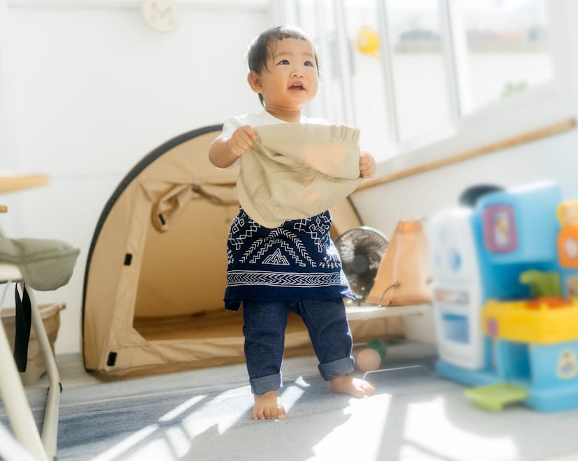 If you want to buy the best gift for 1-year-olds, a play tent or play kitchen could be the perfect c...