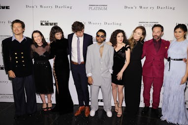 NEW YORK, NEW YORK - SEPTEMBER 19: (L-R) Harry Styles, Katie Silberman, Sydney Chandler, Douglas Smi...