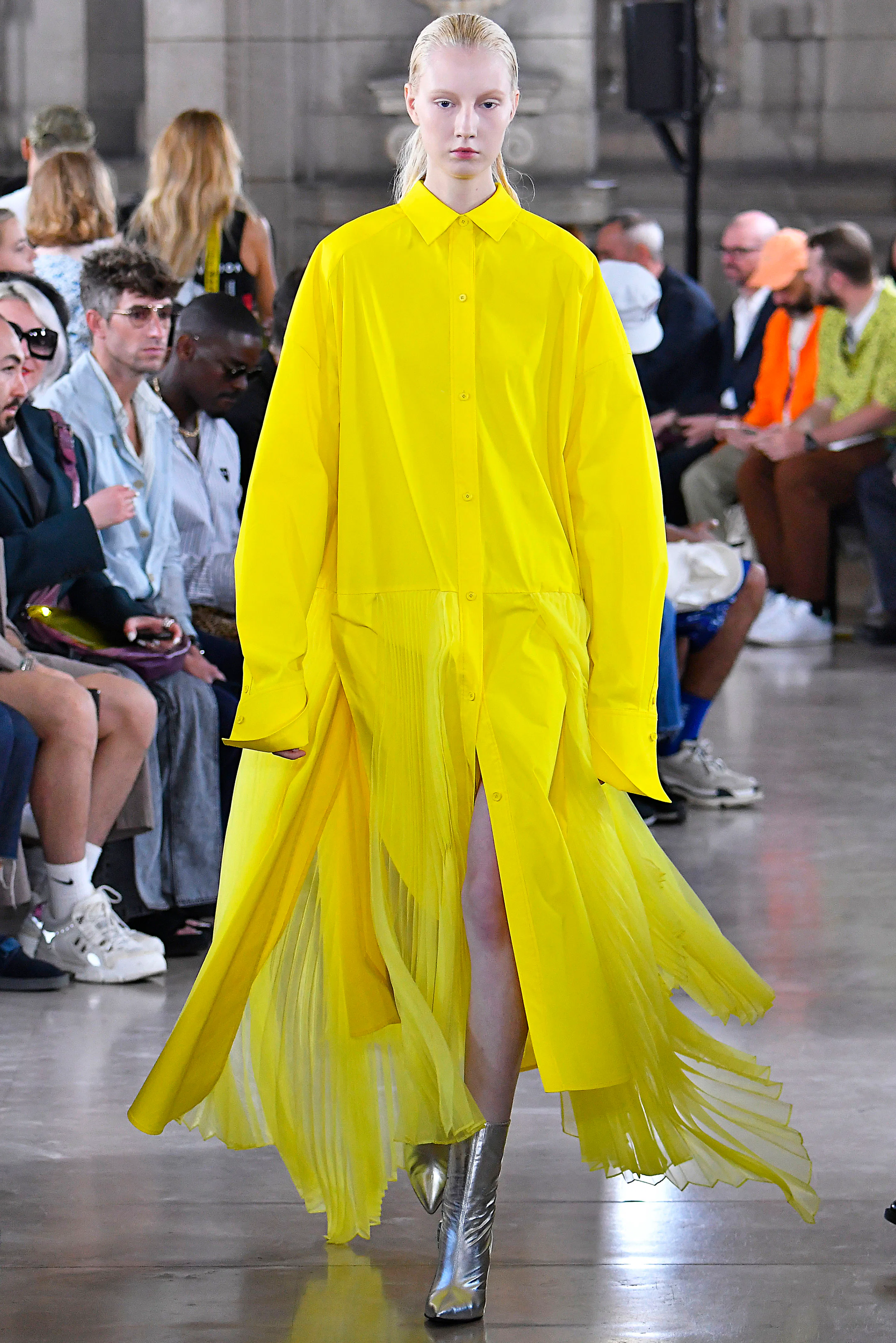 Designer Juun.J Collaborates With Samsung On The Most Stylish Smartphone