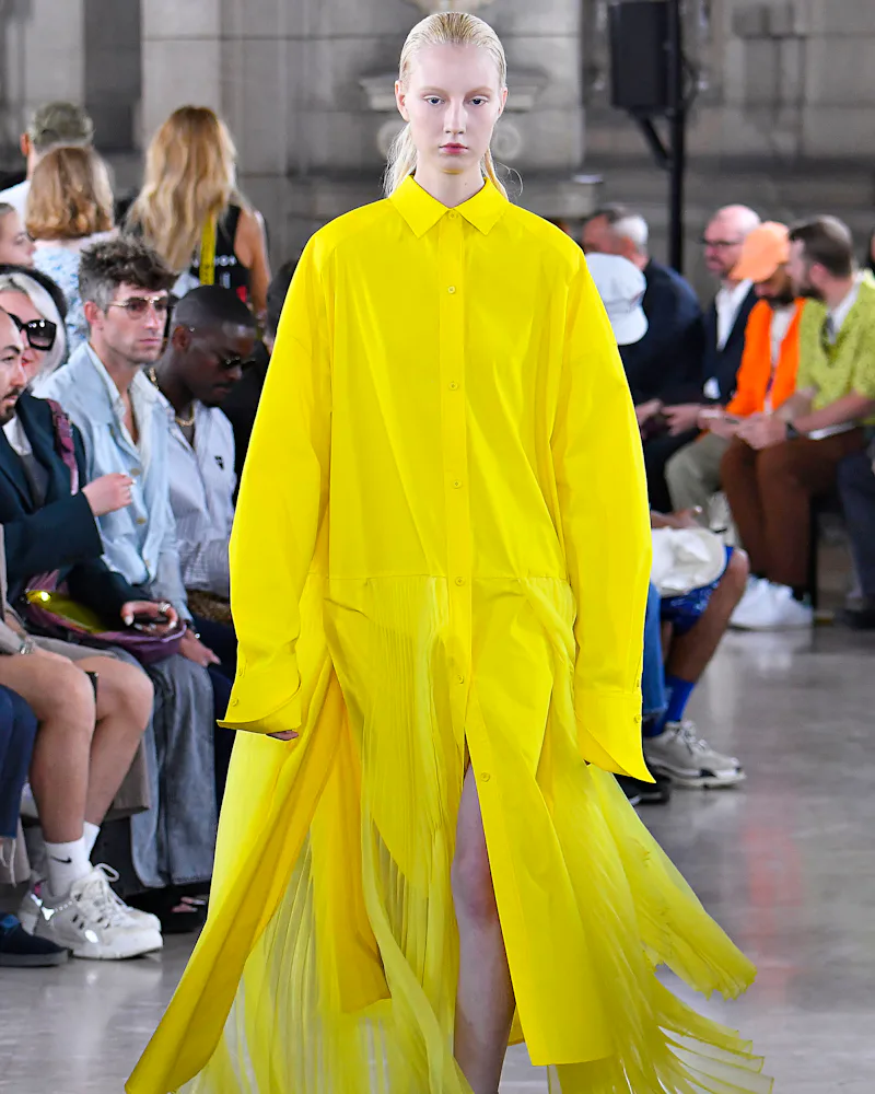 Designer Juun.J Collaborates With Samsung On The Most Stylish Smartphone