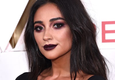 Shay Mitchell black lipstick inspo