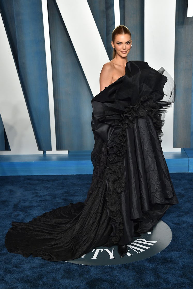 Kendall Jenner attends the 2022 Vanity Fair Oscar Party hosted by Radhika Jones 