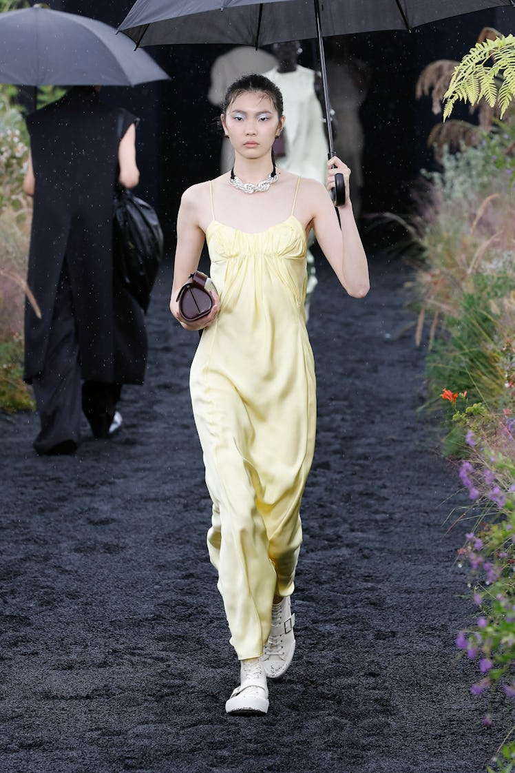 A model walking the runway of the Jil Sander Fashion Show during the Milan Fashion Week Womenswear S...
