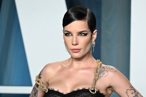 BEVERLY HILLS, CALIFORNIA - MARCH 27: Halsey attends 2022 Vanity Fair Oscar Party Hosted By Radhika …