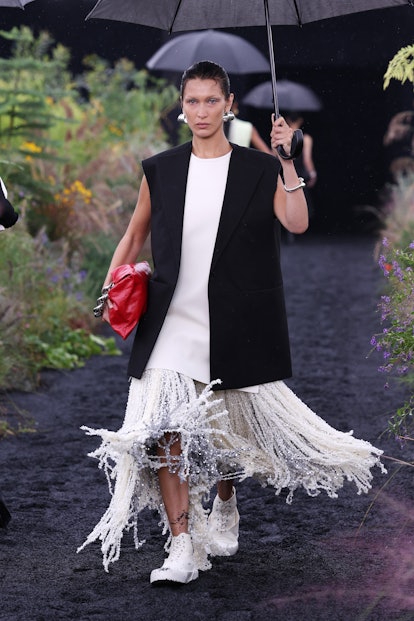bella Hadid walks the runway of the Jil Sander Fashion Show during the Milan Fashion Week