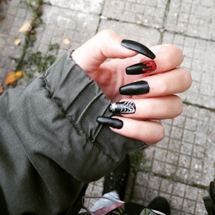 Halloween 2022 Nail Trends Include Black French Tips & Ghosts