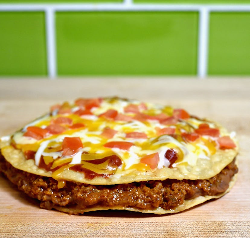 This Mexican Pizza from Taco Bell TikTok hack is so tasty and genius.