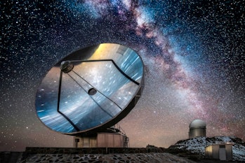 Una antena sueca en el Observatorio de ESO en La Silla - Chile.  (Foto: Alberto Gizzi Panizza/REDA&C...
