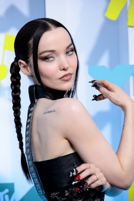 Dove Camerson rocks '90s pigtails to the 2022 MTV VMAs.