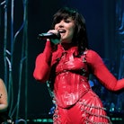 On Sept. 28, Demi Lovato and Ashlee Simpson performed a mashup of their singles "La La Land" and "La...