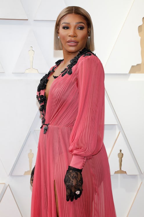 Serena Williams arrives on the red carpet to the Academy Awards.