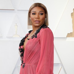 Serena Williams arrives on the red carpet to the Academy Awards.