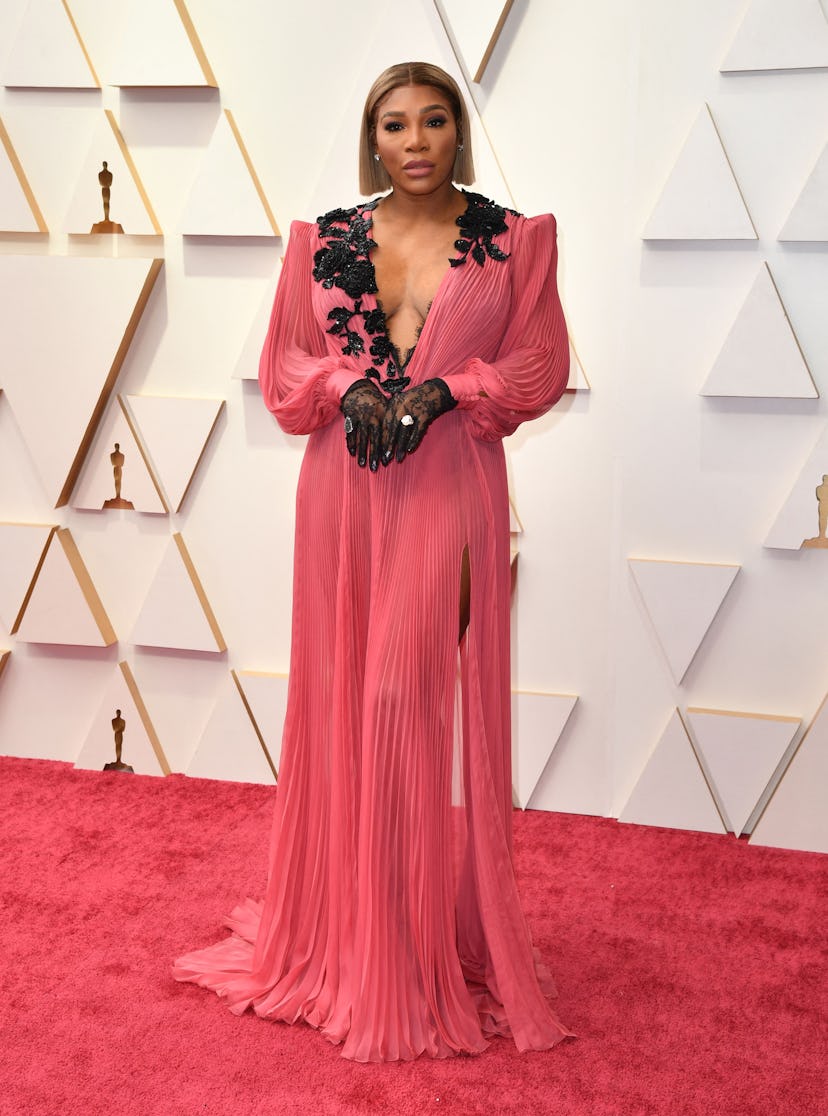Serena Williams attends 2022 Oscars in a chiffon gown.