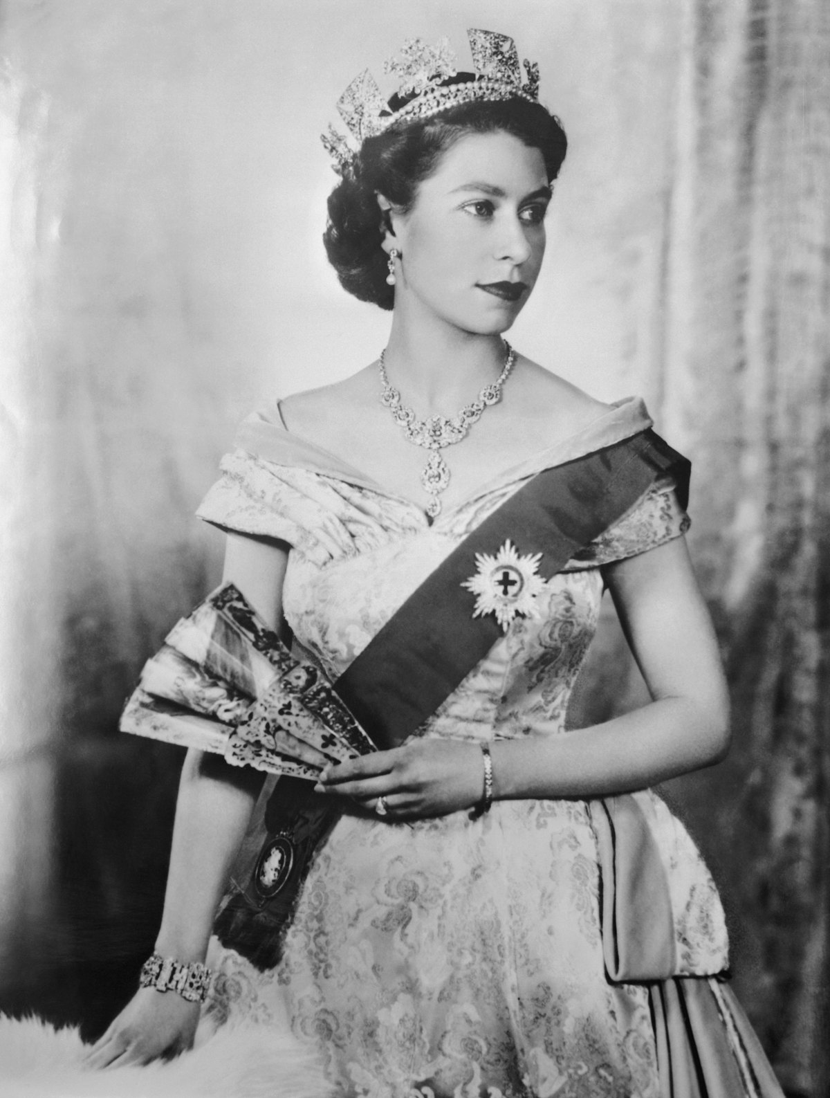(Original Caption) Portrait of Queen Elizabeth II of England wearing tiara and ribbon of the order o...
