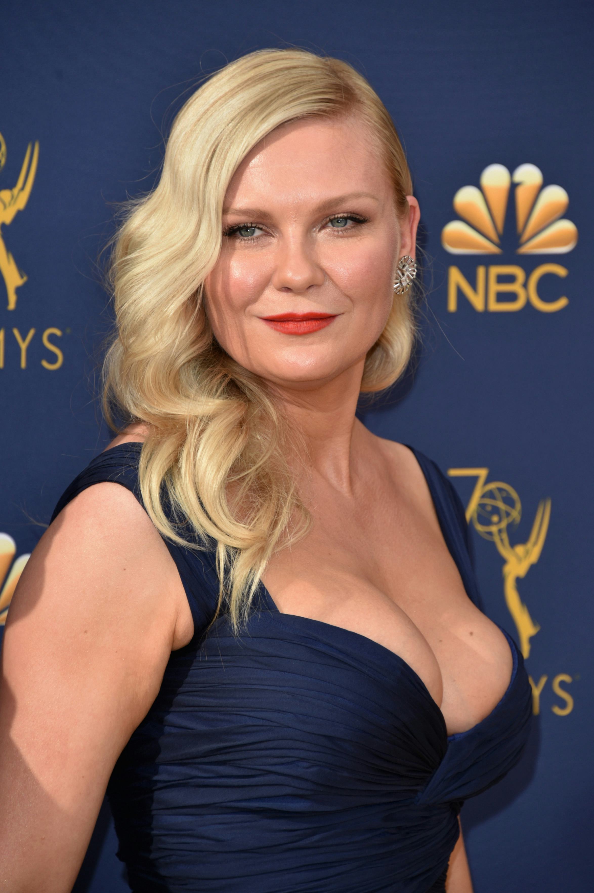 Kirsten Dunst rocked bright blonde hair to the 70th Emmy Awards in 2018.