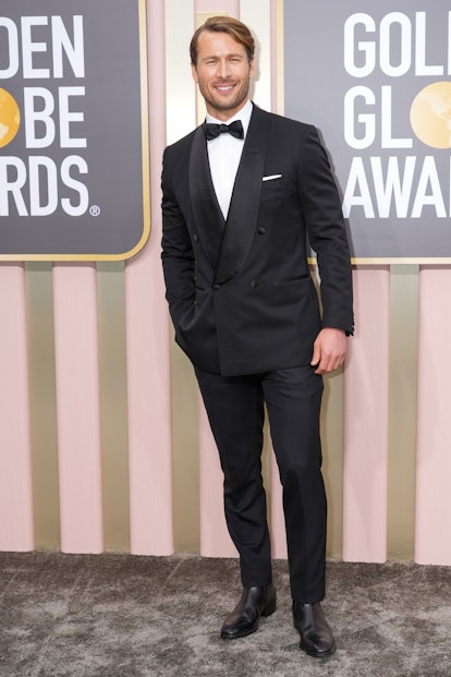 BEVERLY HILLS, CALIFORNIA - JANUARY 10: Glen Powell attends the 80th Annual Golden Globe Awards at T...