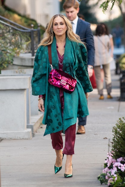 Sarah Jessica Parker carrying a pink sequin Baguette bag.