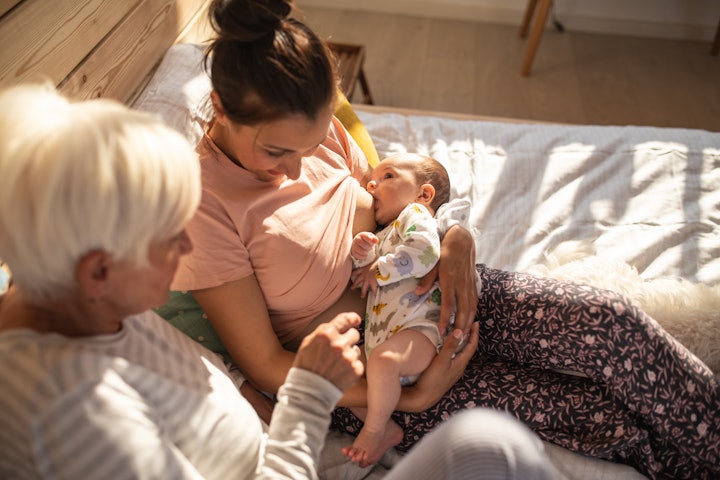 Breastfeeding In Front Of Family Members: Tips & Tricks So You're  Comfortable