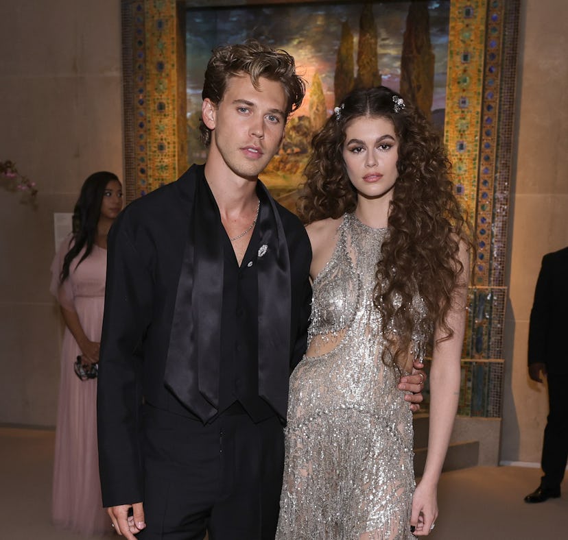 See Austin Butler and Kaia Gerber's Golden Globes PDA.