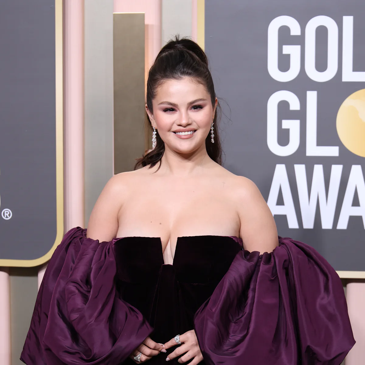 Selena Gomez Brought Her Sister Gracie To The 2023 Golden Globes Selena Gomez Brought Her Sister Gracie To The 2023 Golden Globes