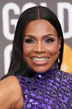 Sheryl Lee Ralph attends the 80th Annual Golden Globe Awards wearing sleek, center-parted straight h...