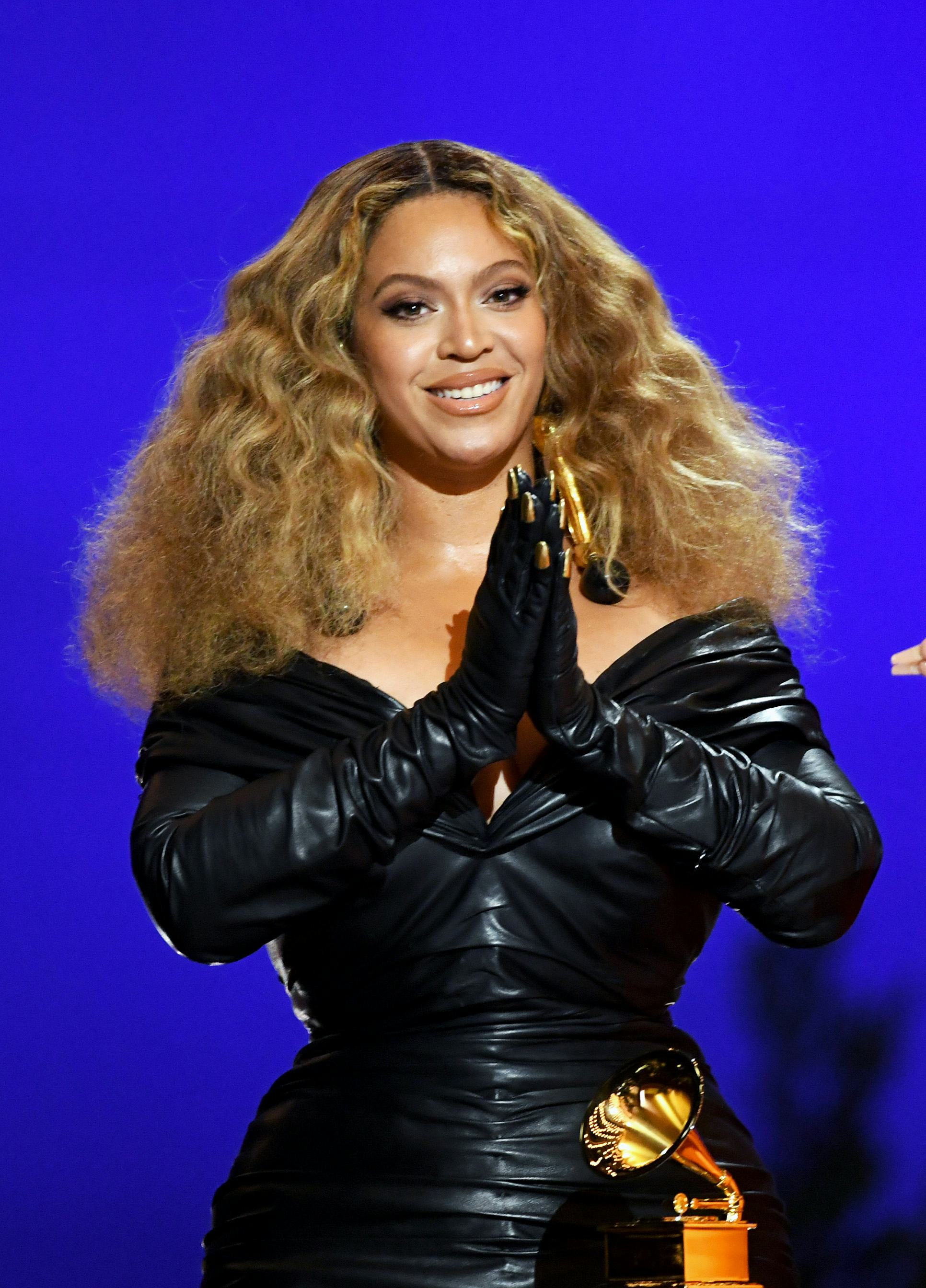 Beyoncé rocks the spring 2023 hair color trend caramel blonde at the 63rd Annual GRAMMY Awards.