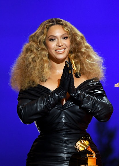 Beyoncé rocks the spring 2023 hair color trend caramel blonde at the 63rd Annual GRAMMY Awards. 