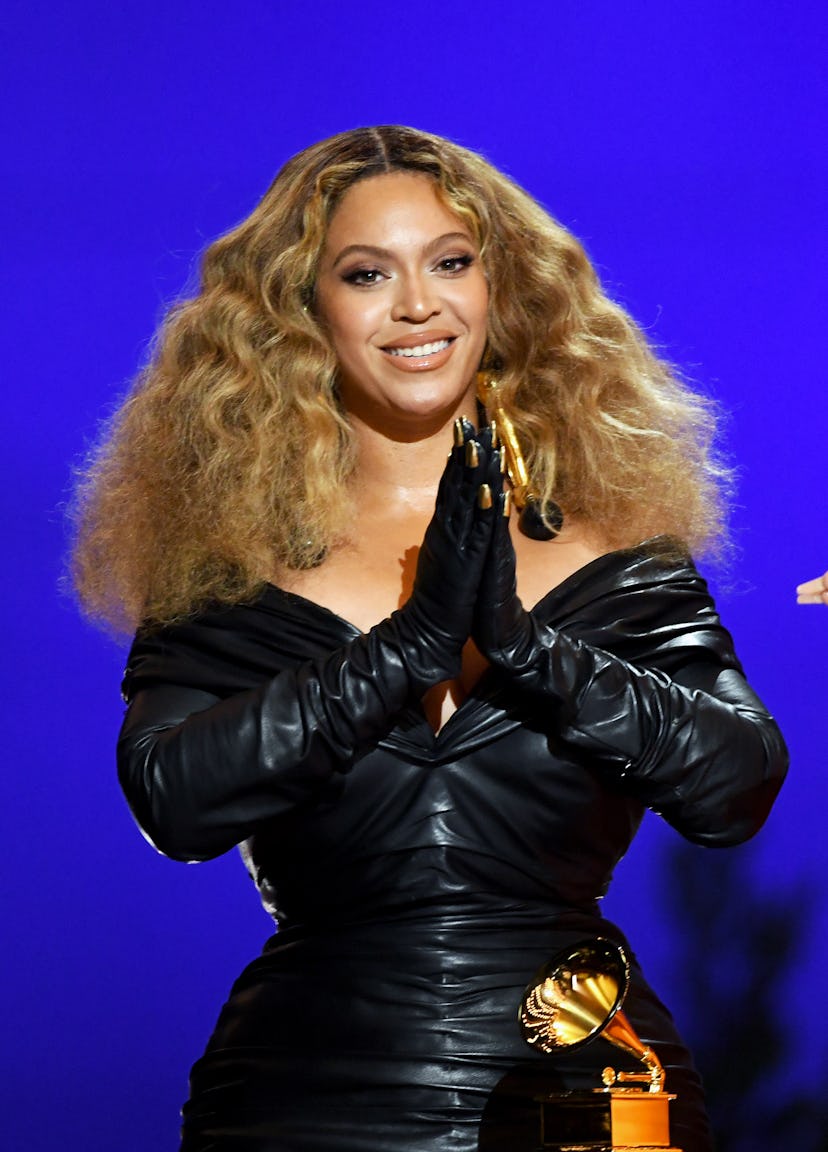 Beyoncé rocks the spring 2023 hair color trend caramel blonde at the 63rd Annual GRAMMY Awards.