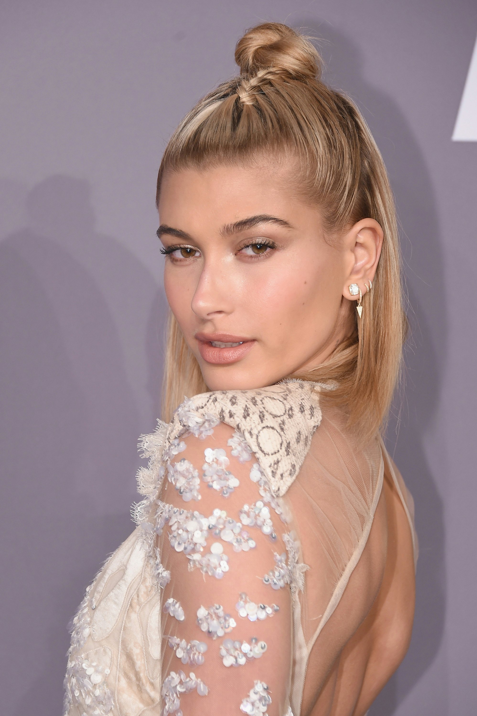 Hailey Baldwins Hairstyles  Hair Colors  Steal Her Style